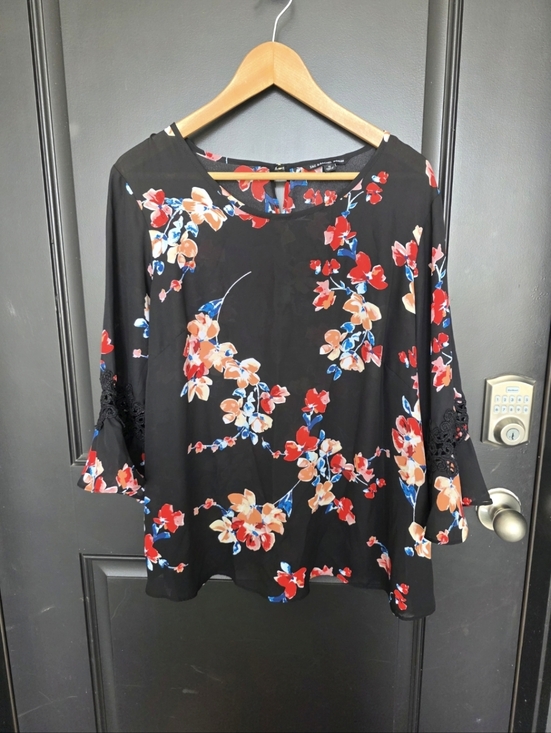 Zac & Rachel Tops - Zac & Rachel Floral Bell-Sleeve Blouse - Black Red Sz 1X Lace Trim Coastal